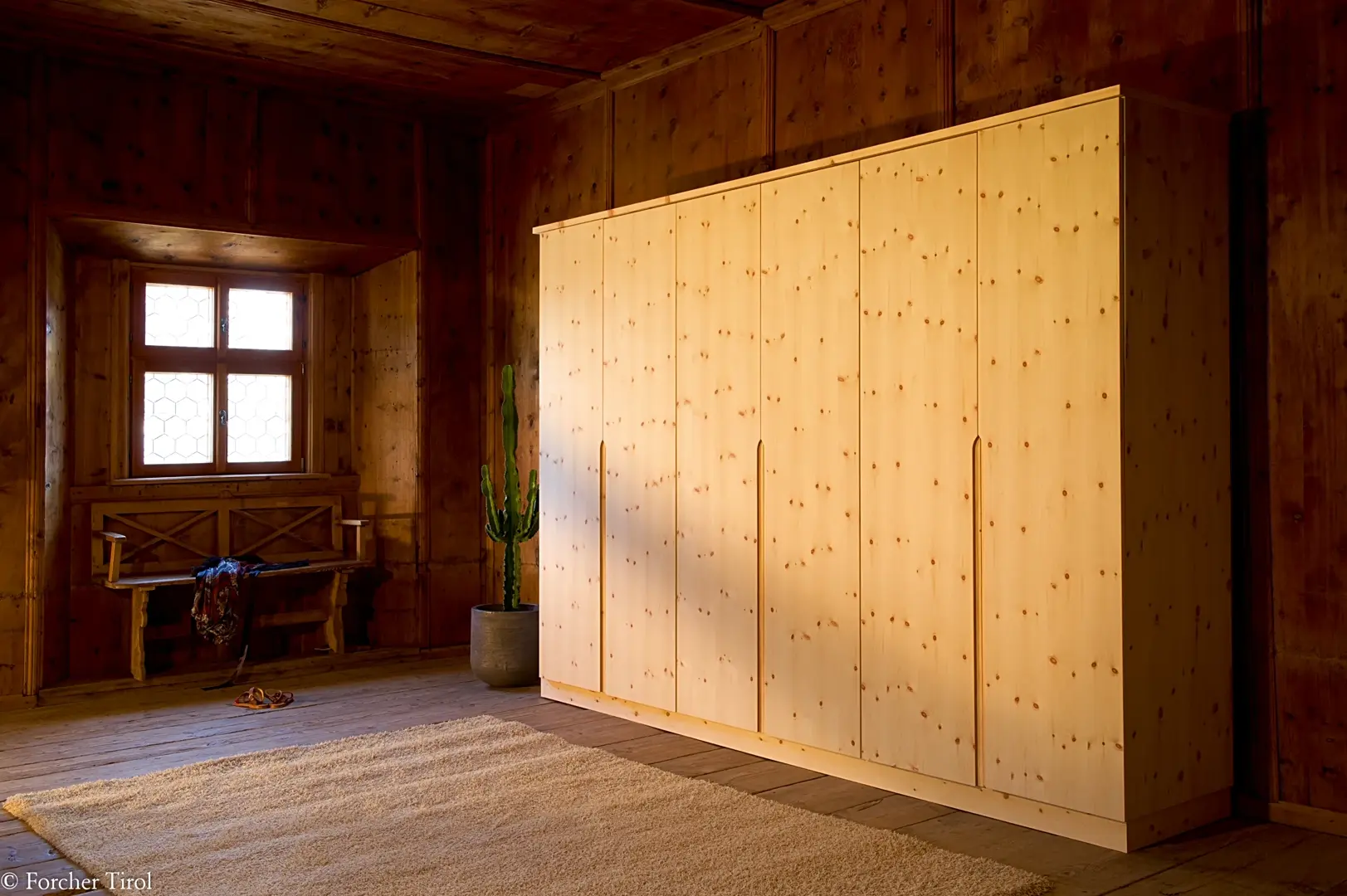 Zirbenschrank